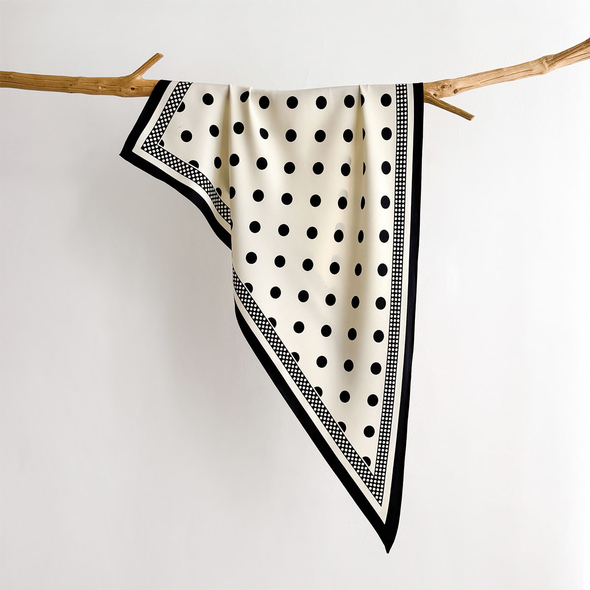 Trendy Bandana 100% Mulberry T - огляд і ціна Ascot Neck Scarf