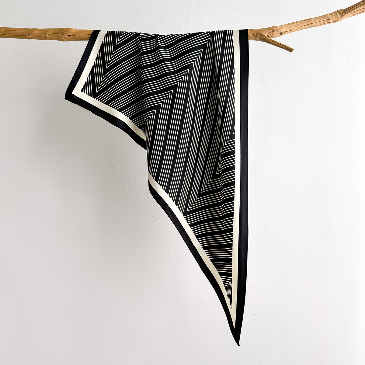 Trendy Bandana 100% Mulberry T - огляд і ціна Ascot Neck Scarf