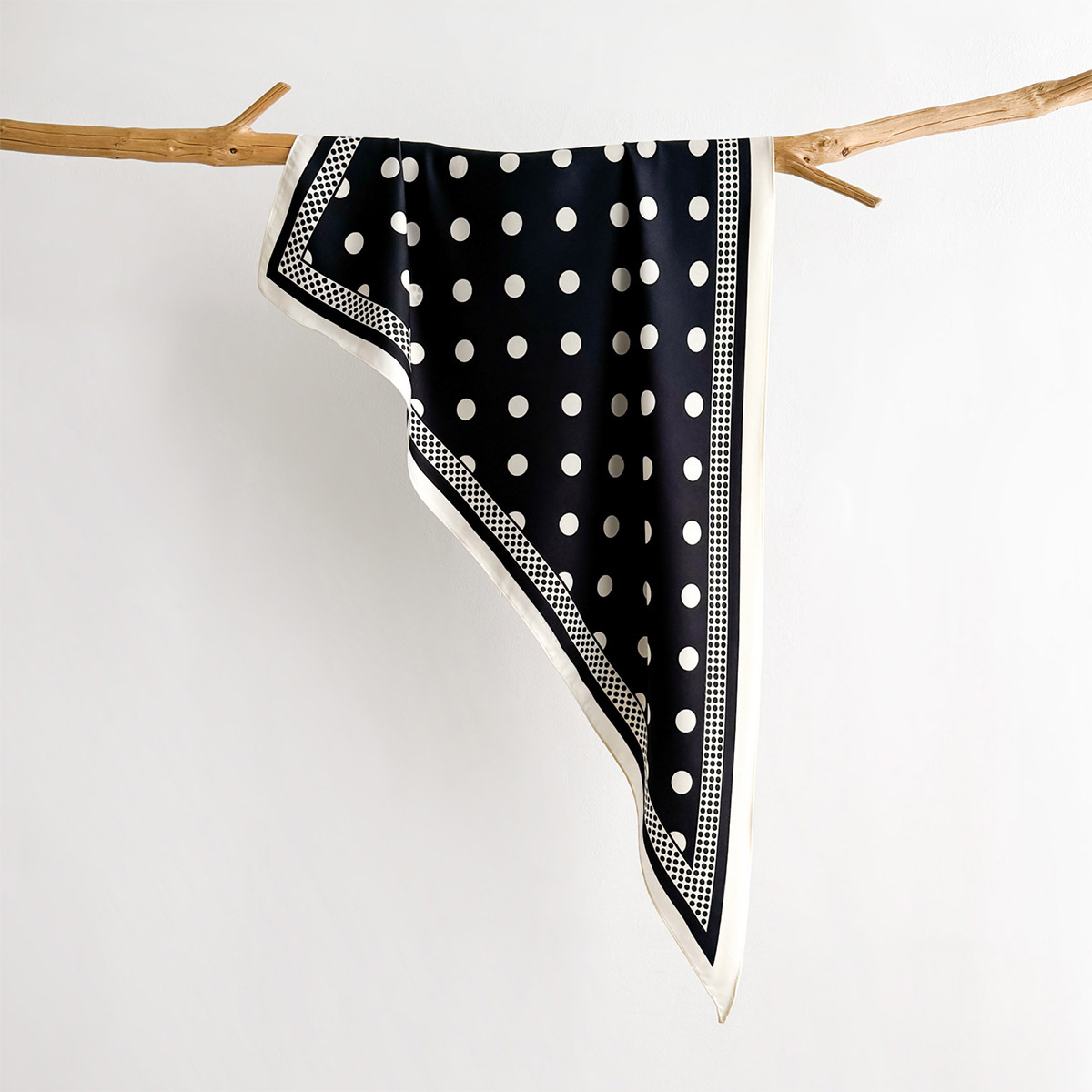 Trendy Bandana 100% Mulberry T - огляд і ціна Ascot Neck Scarf